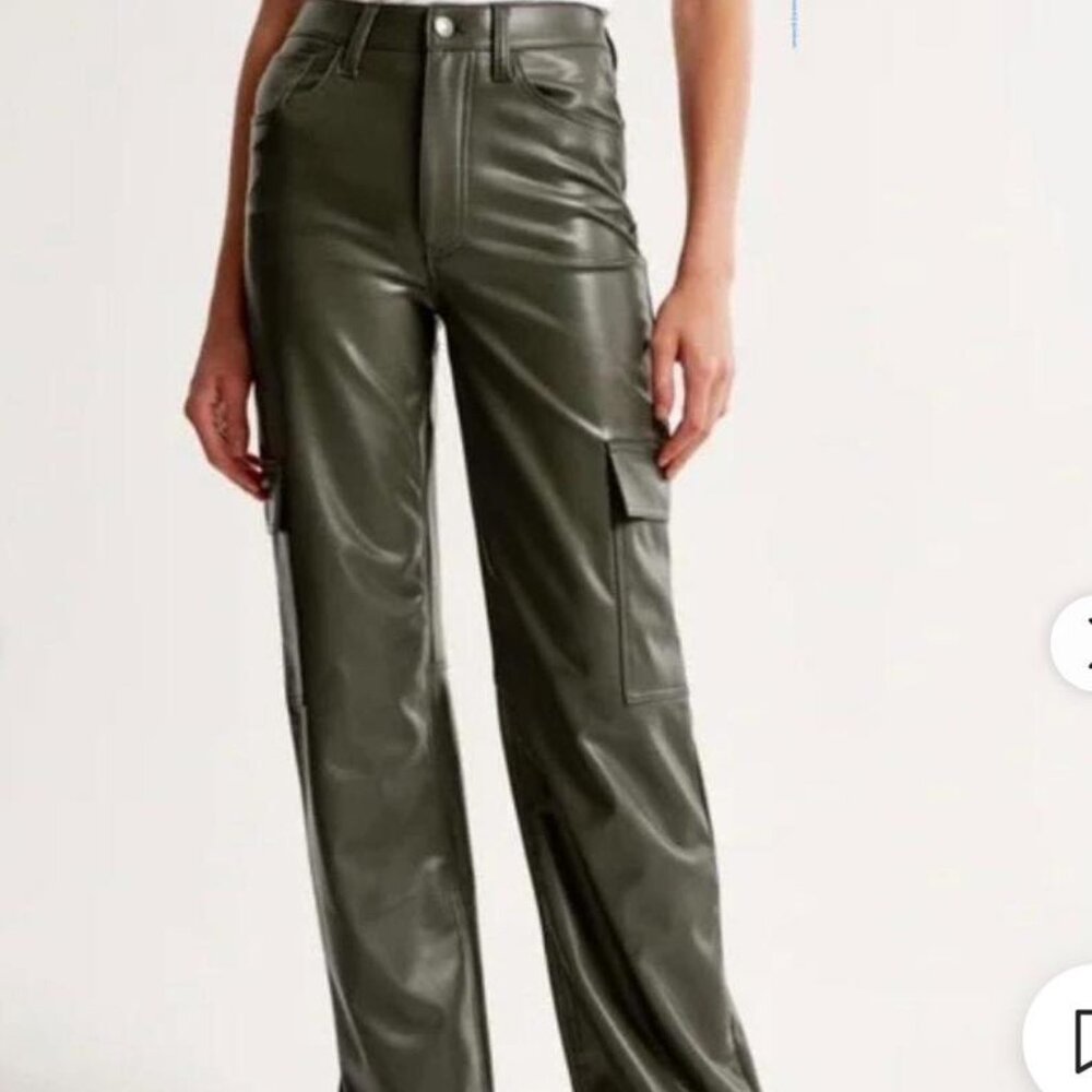 A&F Women's Curve Love Vegan Leather Cargo 90s Relaxed Pant